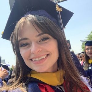 Meet your Posher, Alyssa